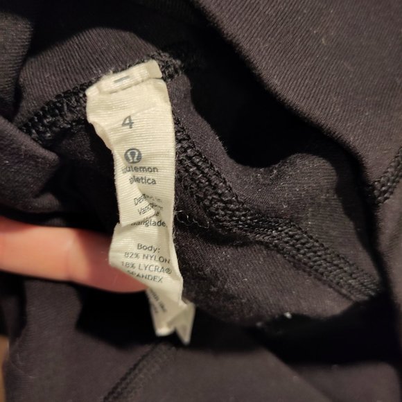 lululemon black leggings size 4 - Picture 3 of 3
